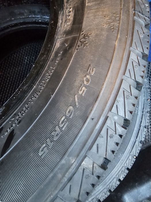 Продам шины  новые только 1 день ездил не подошел