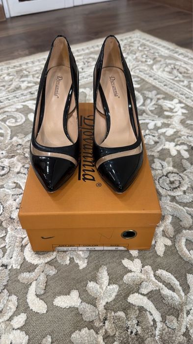 Продам женские туфли на каблуке