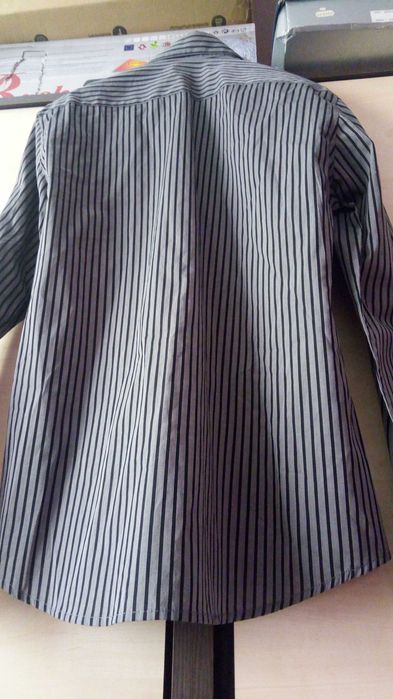 camasa cu maneca lunga  H&M, gri cu dungi negre, noua cu eticheta
