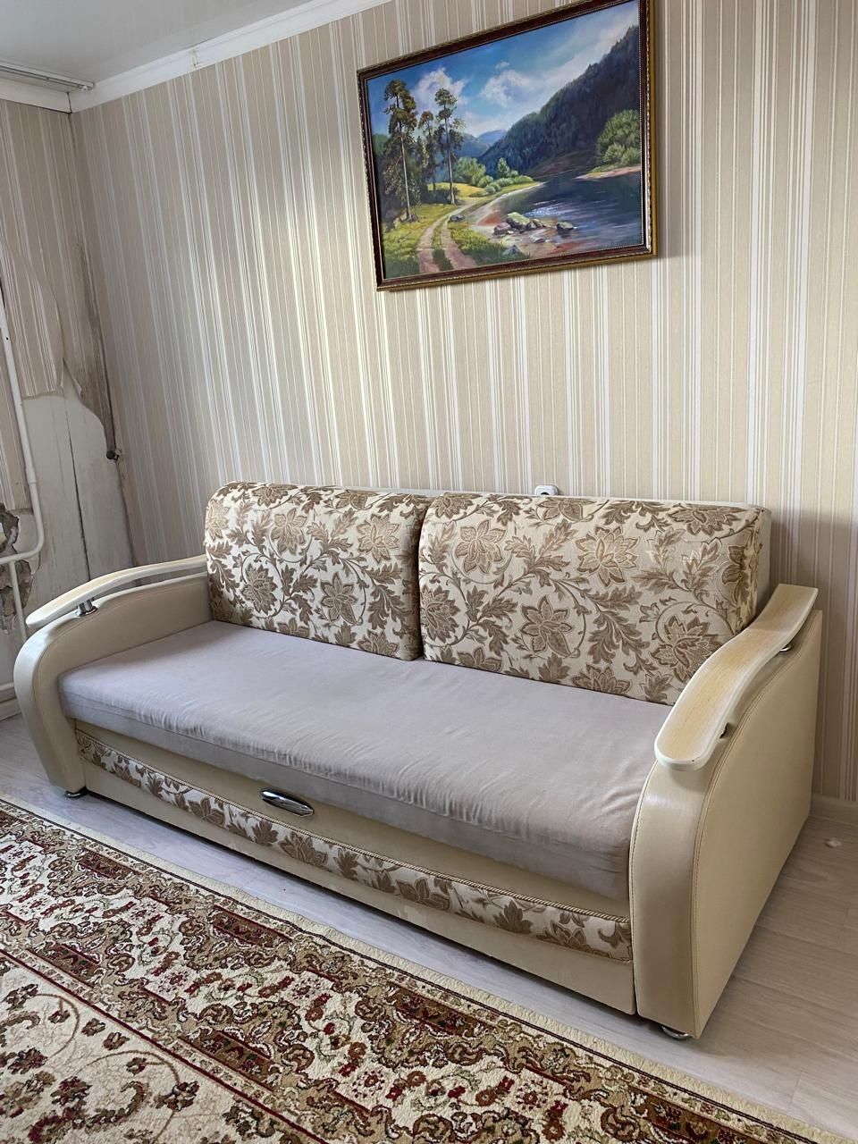 Продам диван в отличном состояние