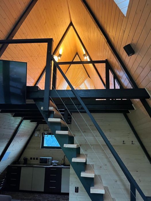 2 Cabane A frame, ciubar, sauna, gratar