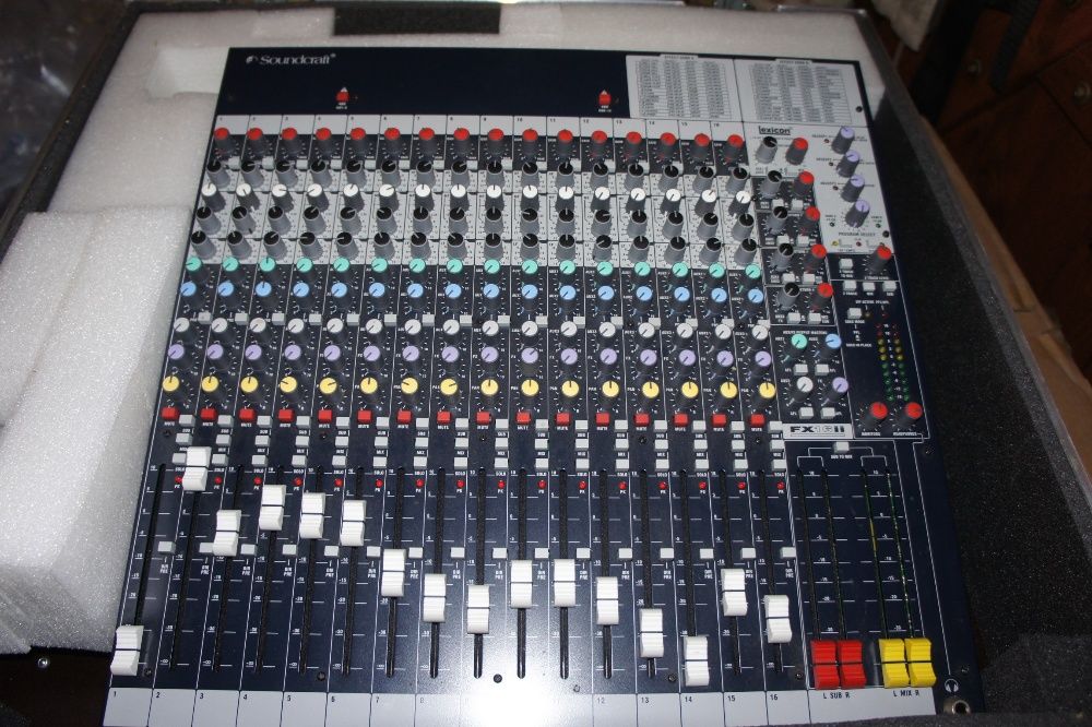 Vand sistem de sonorizare cu subwoofer activ + sateliti pasivi