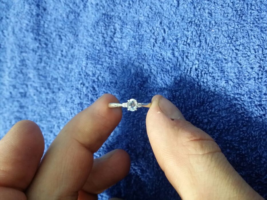 Inel aur alb 9 kt 375 cu safir + 2 diamante naturale antic