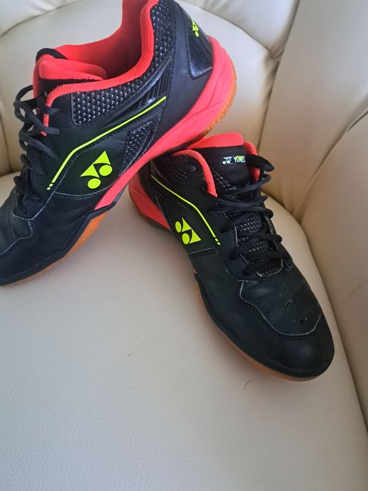 Adidași Yonex nr 43 impecabili