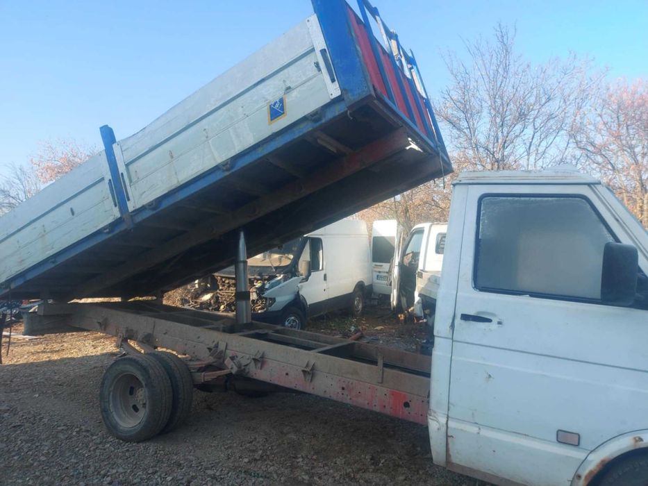 Bena  iveco daily basculare pe cutie chitul este de 15 tone