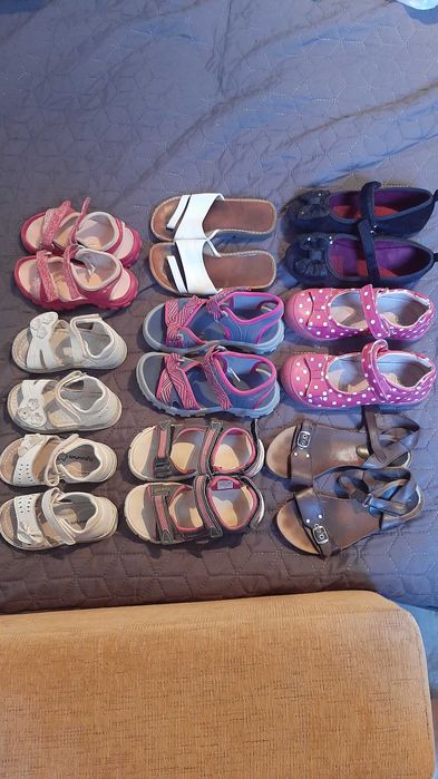 Vand sandale/slapi/balerini de fetite!