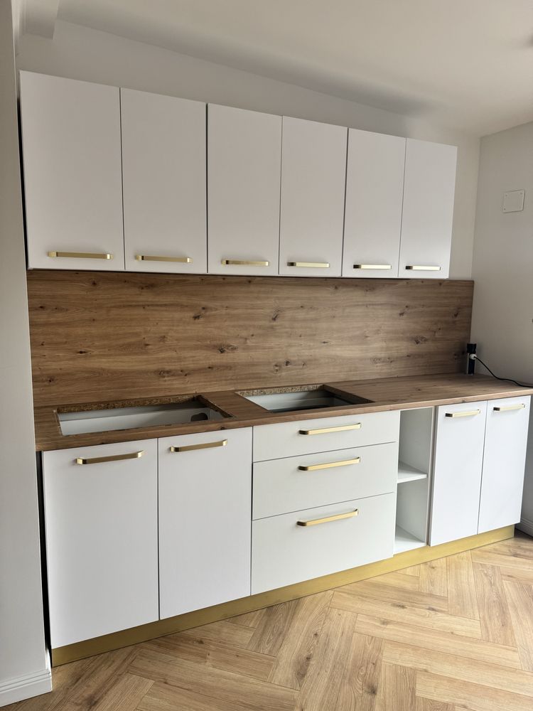 Vand mobila de bucatarie