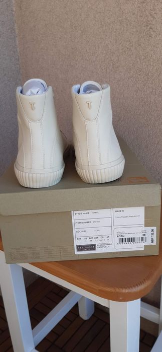 Ted Baker нови, оригинални кецове