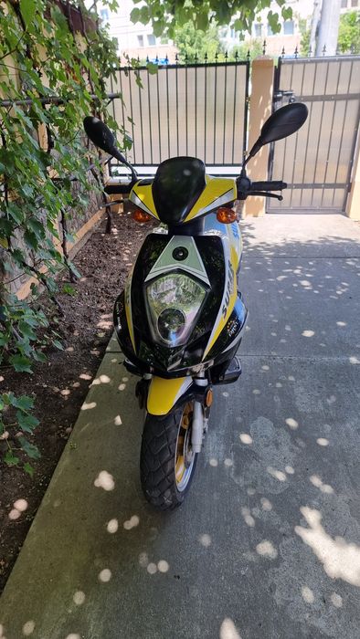 Vand scuter first bike impecabil