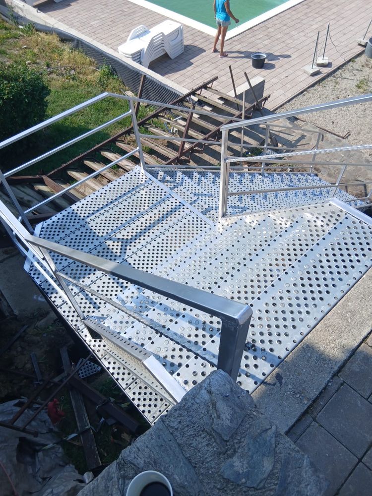 Vand scarii pentru interior si exterio