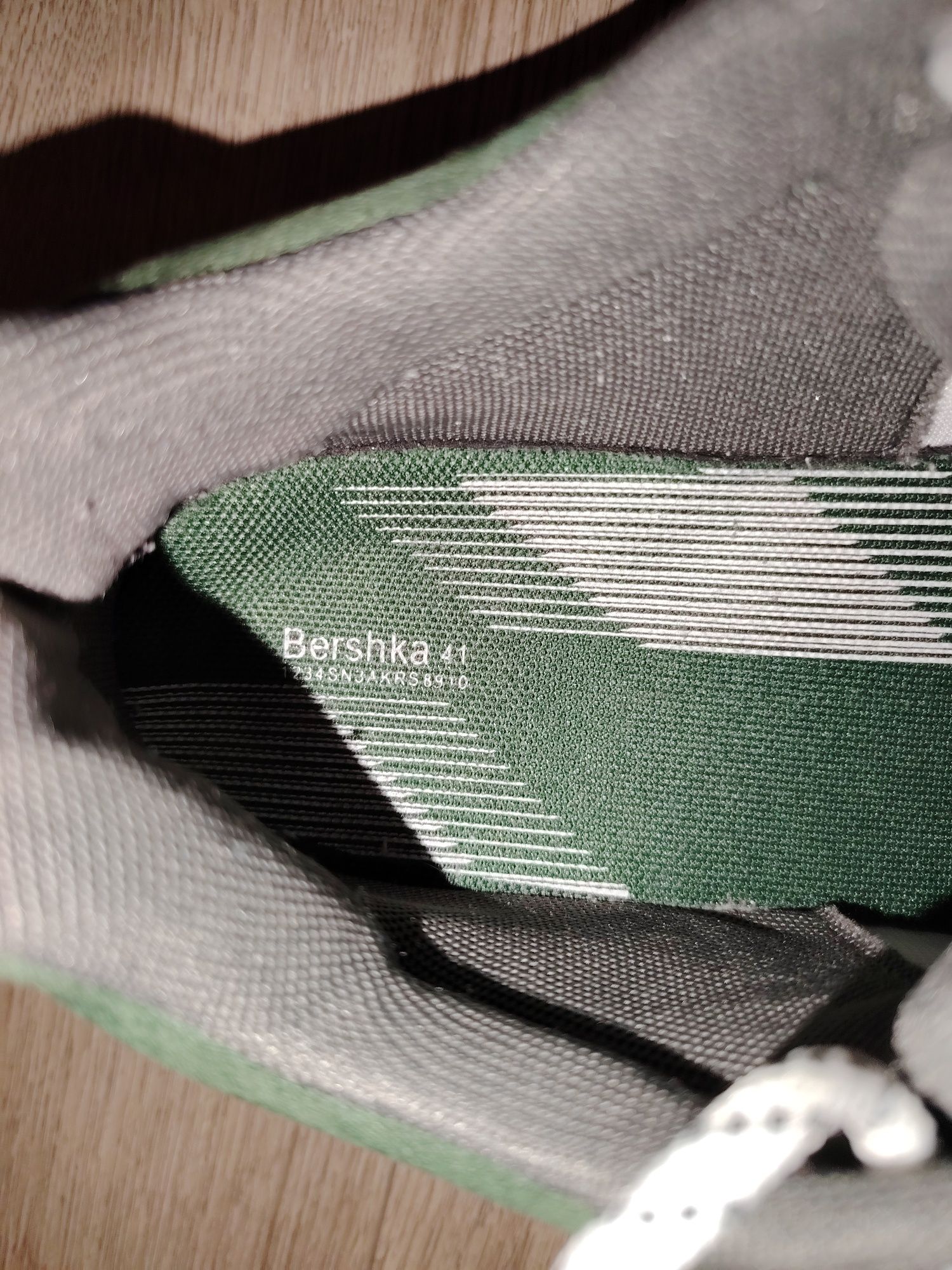 Vând adidași unisex Bershka mărimea 41