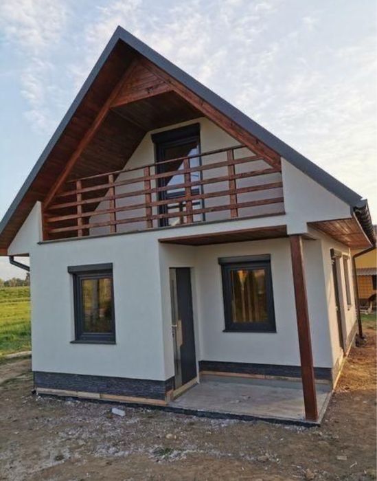 Vand case din structura metaluca si  panouri sandwhis