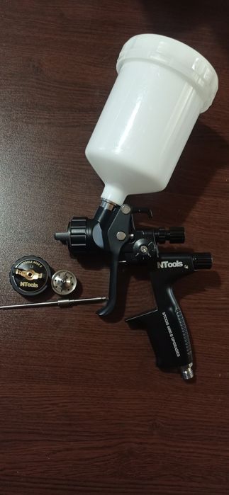 Пистолет за боядисване реплика Sata 4000 b с две дюзи 1,3/2,0