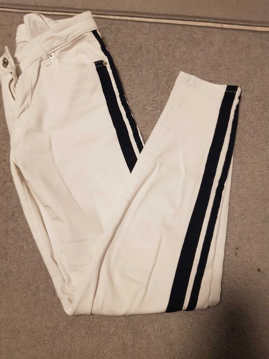 Blugi Pull&Bear albi superbi