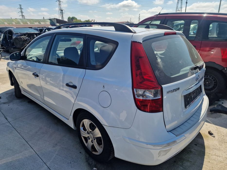 Dezmembram Hyundai i30 2011 1.6crdi D4FB