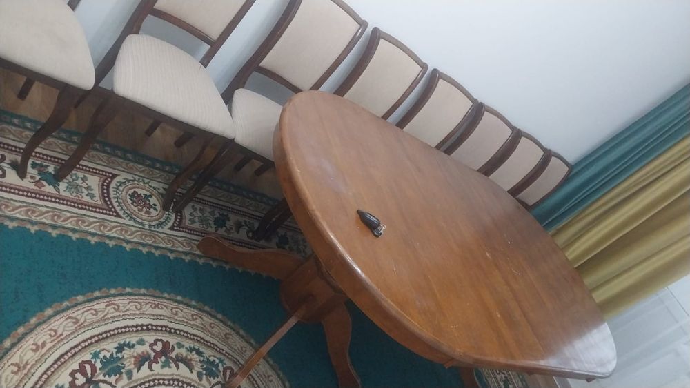 Стол со стульями