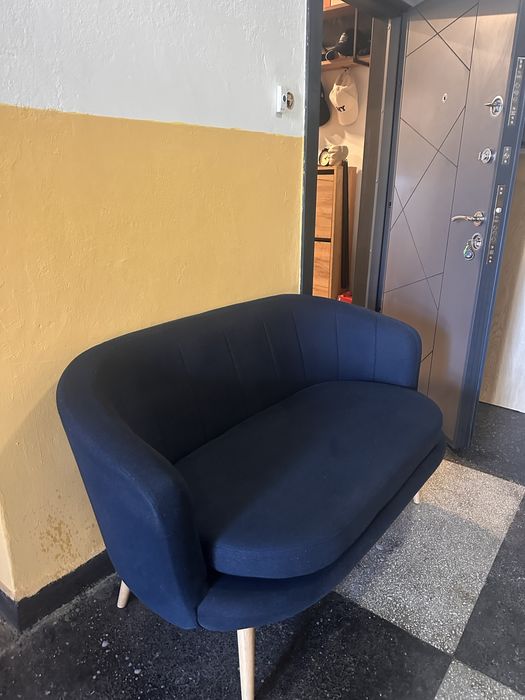 Диван GISTRUP 2-местен тъмносин текстил  137 / 78 / 76