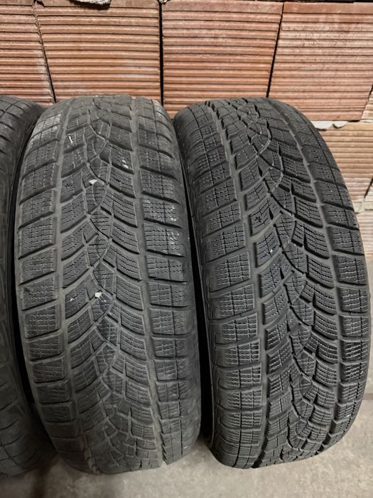Зимни гуми GoodYear Ultra Grip 215/60/17 SUV
