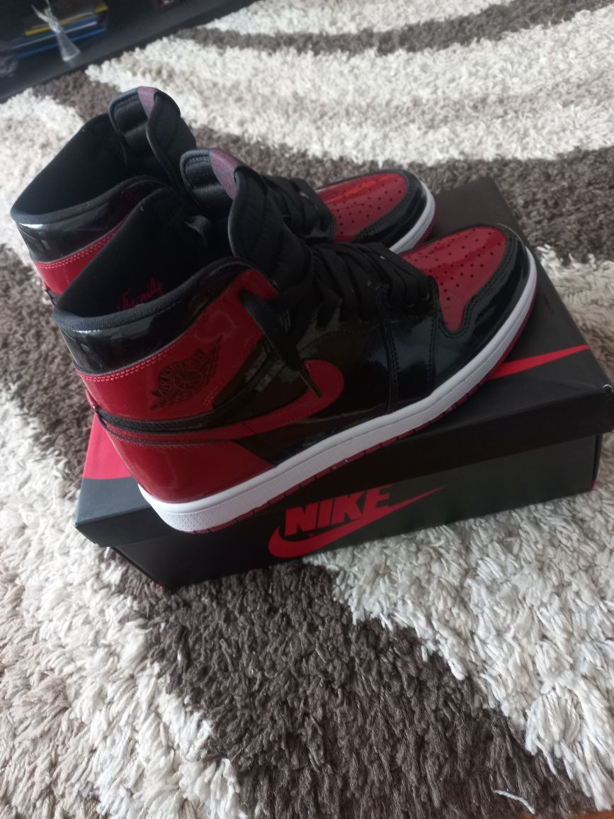 Air Jordan 1 bred