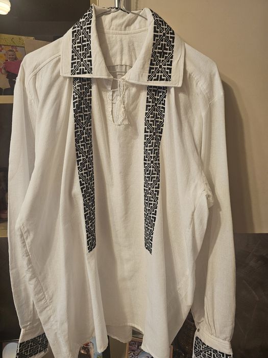 Ie tradițională bărbătească cusuta manual