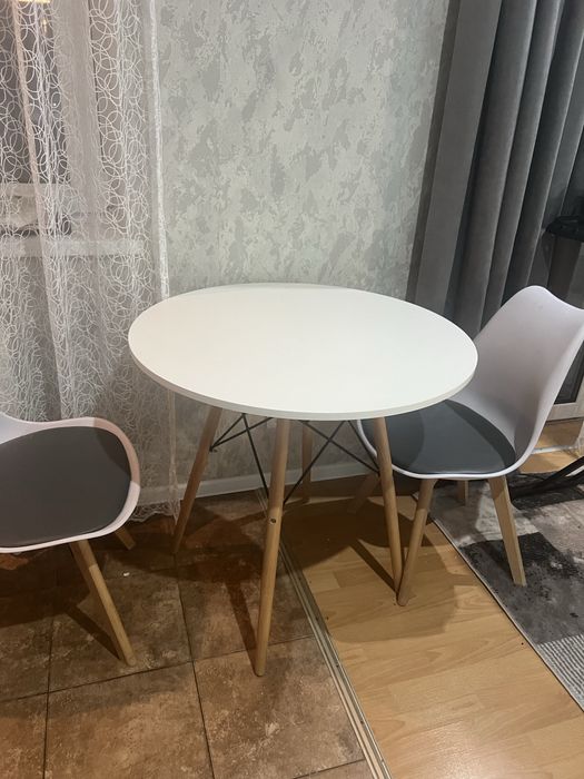 Продам обеденный стол