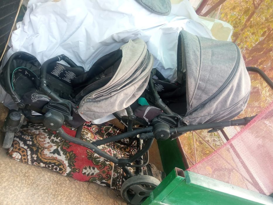 Коляска для двойняшек