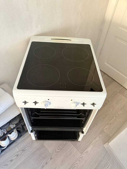 Продам эл. плиту hansa