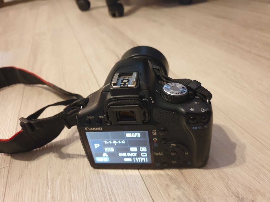 Vand camera foto Canon 500D cu obiectiv