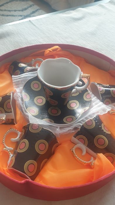 Чисто нов порцеланов сервиз за кафе