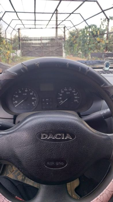 Vând Logan din anul 2006 în stare bună