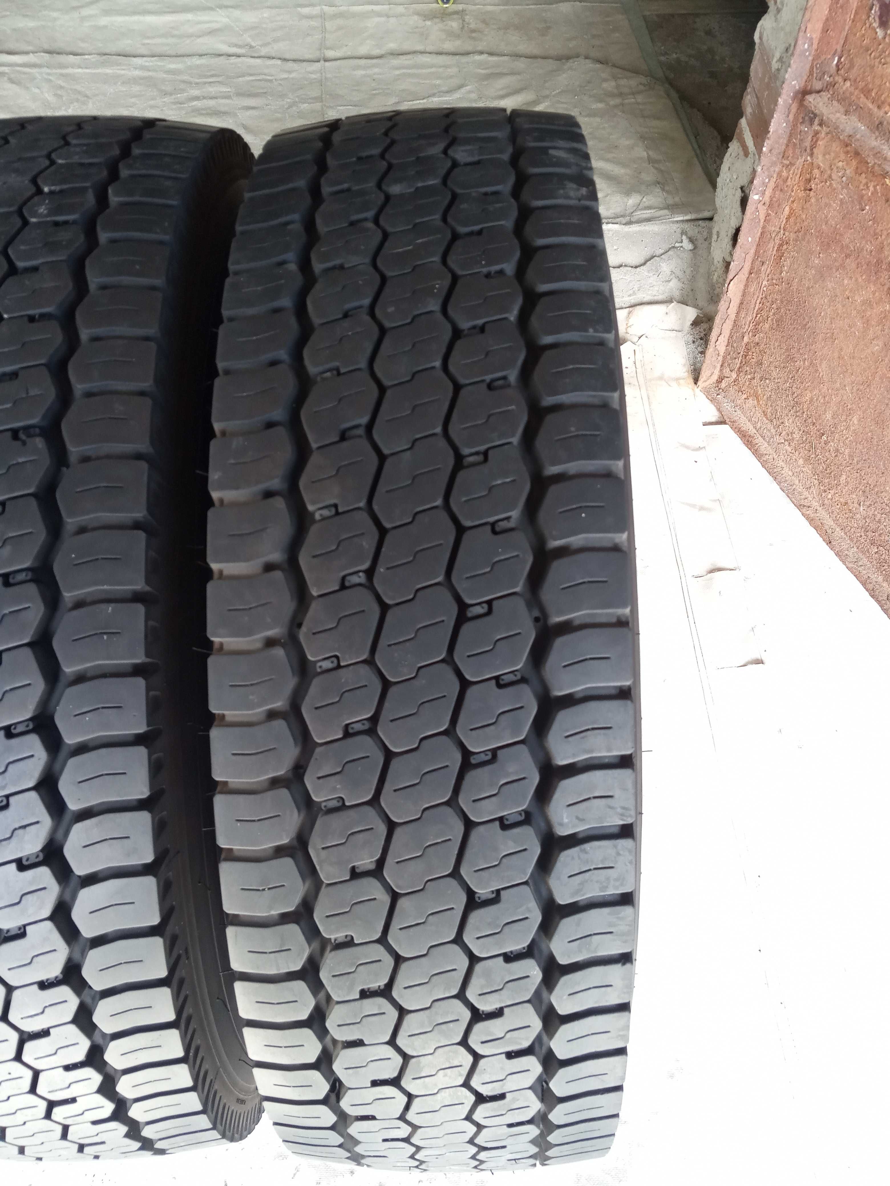 2 тежкотоварни гуми 215/75R17.5 Pirelli Triathlon TR:01 126/124M 12PR