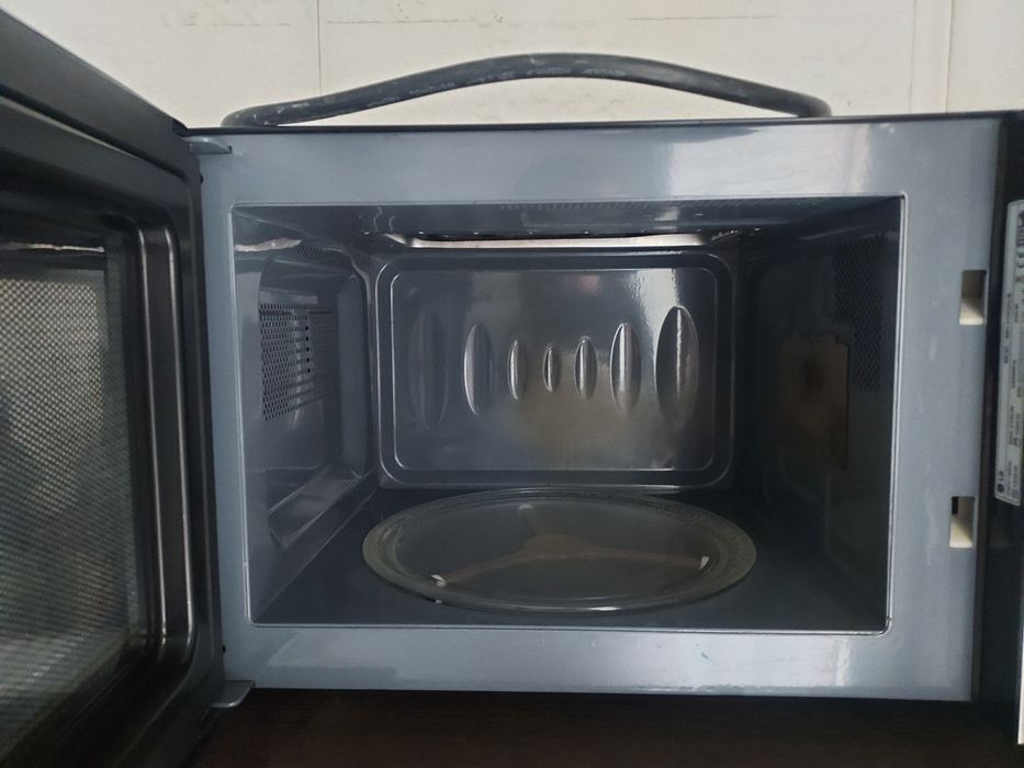 Cuptor cu Microunde LG IntelloWave OneTouch Folosit, impecabil