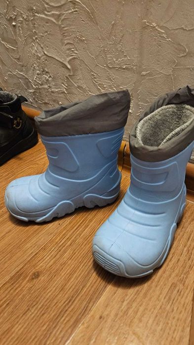 Продам детские сапоги