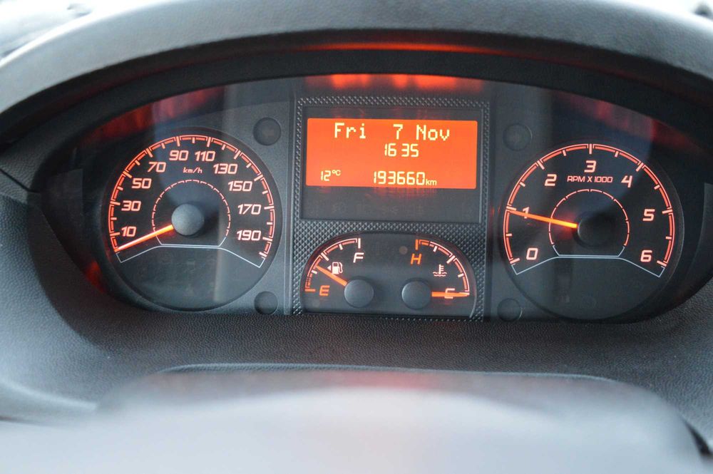 Товарен бус Citroen Jumper 2.0HDI МАКСИБАЗА