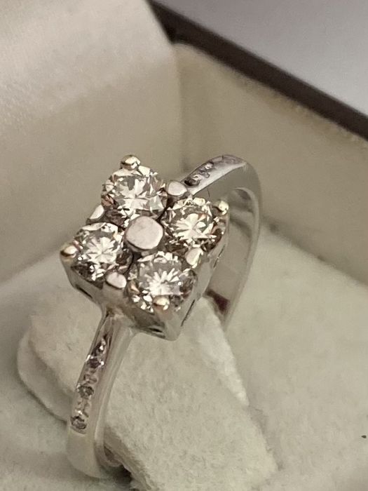 Inel aur alb cu diamante 0.70ct