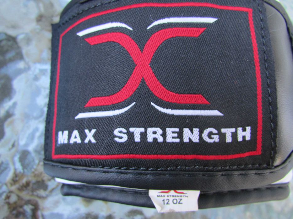 Боксови ръкавици Max Strength
