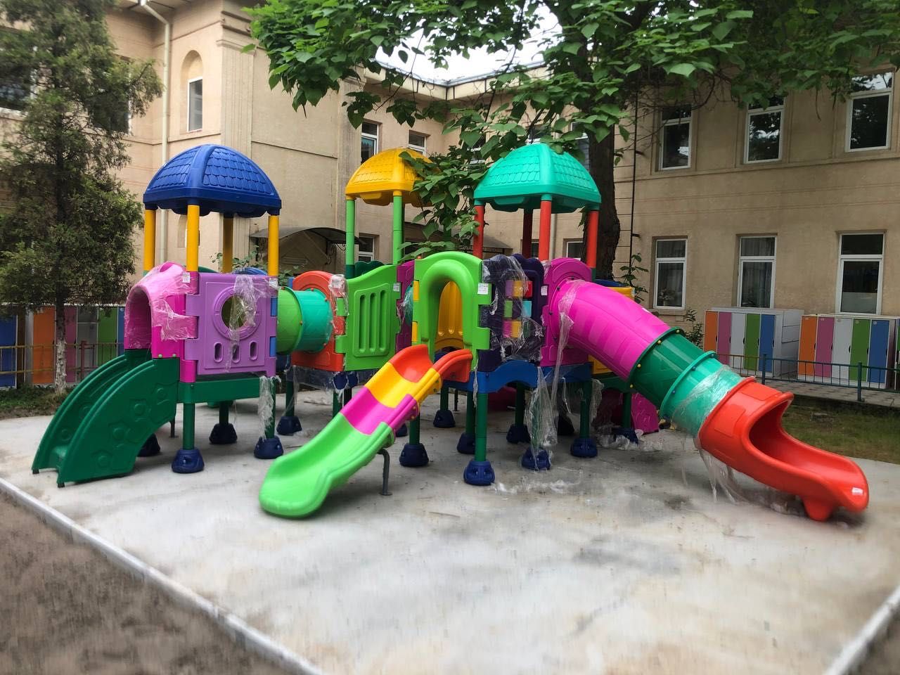 Веселые и безопасные игровые площадки для детей!