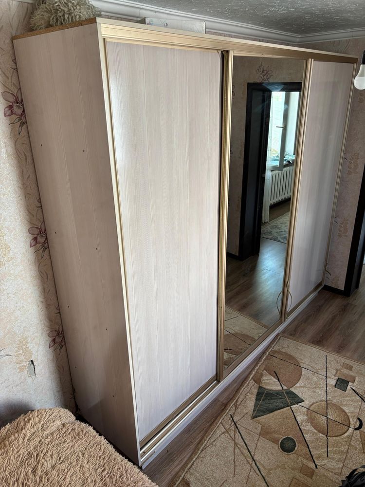 Шифоньер купейный