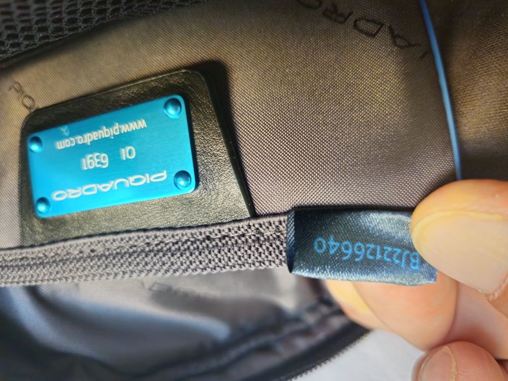 Мъжка кожена чанта през рамо piquadro bref 2 чисто нова с етикета