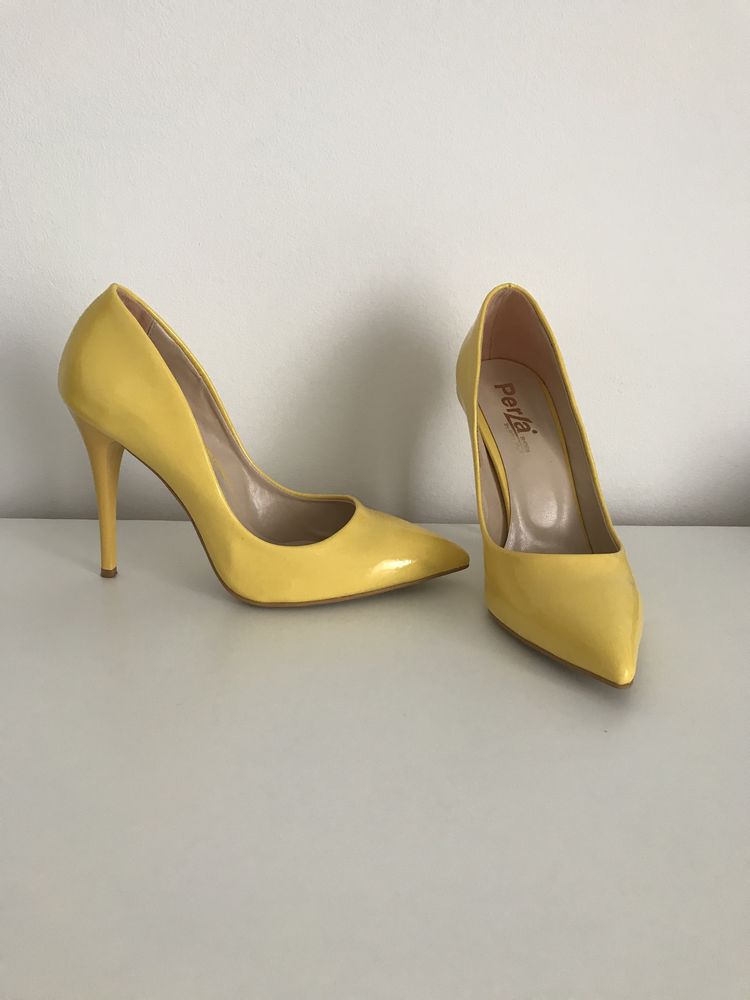 Pantofi stiletto