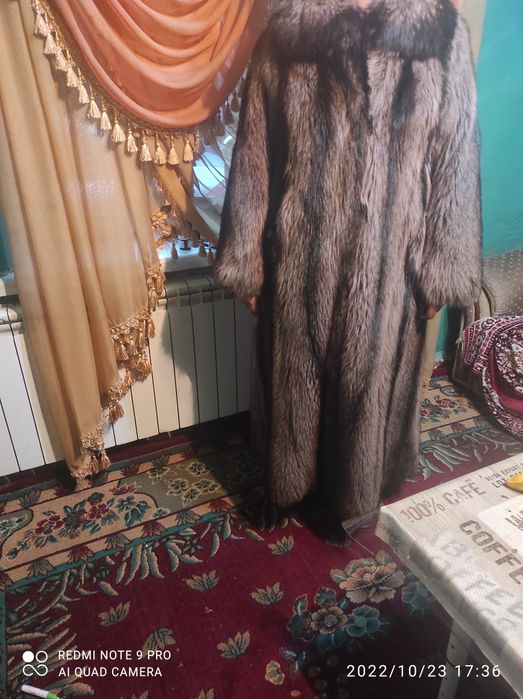 Шубу енот продам срочно