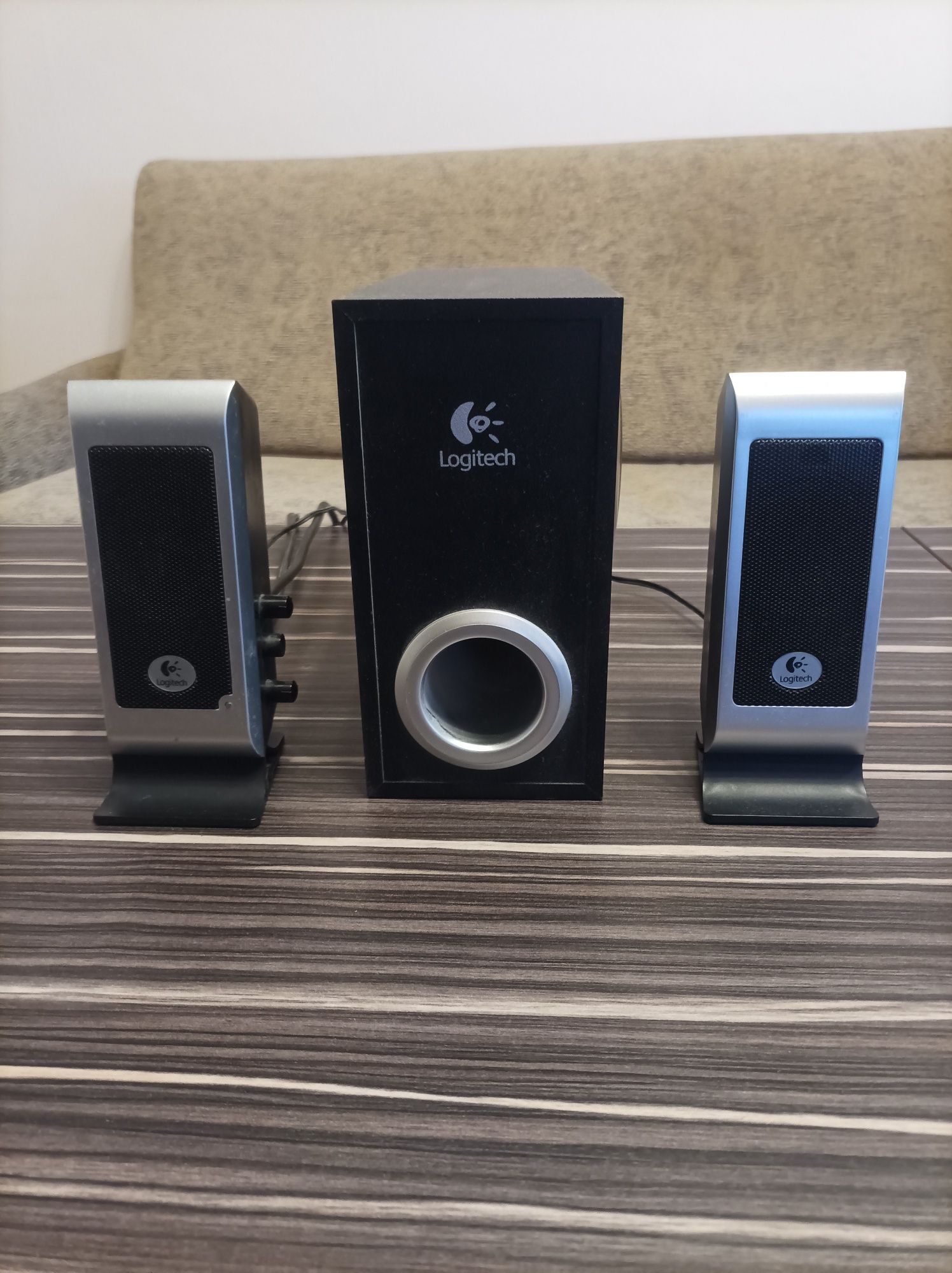Продавам тонколони 2+1 logitech