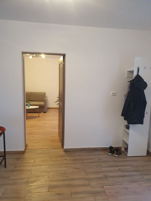 Închiriez apartament