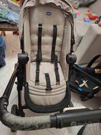 Vând un cărucior pentru bebeluși