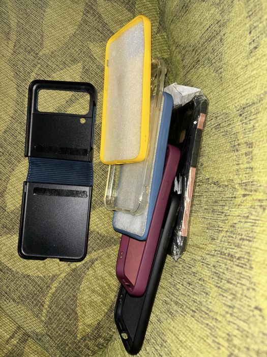 Различни калъфи за телефони