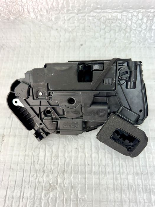 Broasca usa stanga dreapta spate VW 5NA839816D 5NA839015E Passat B8