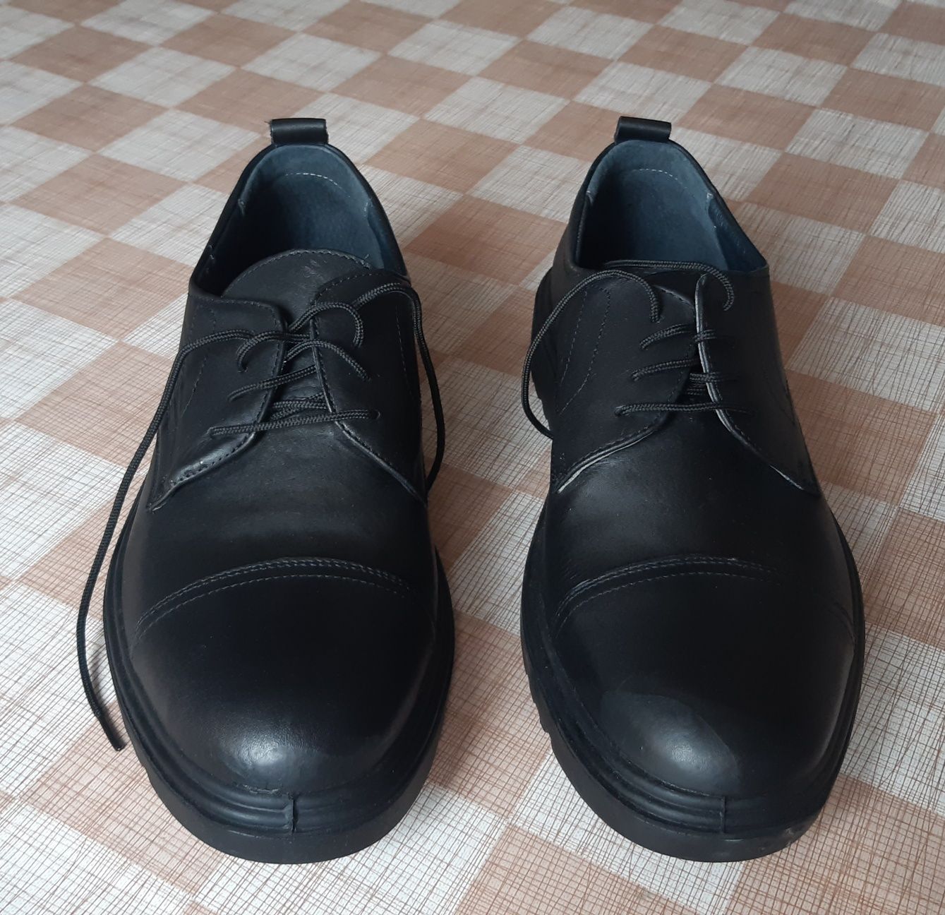 Мъжки обувки естествена кожа нови -43 номер