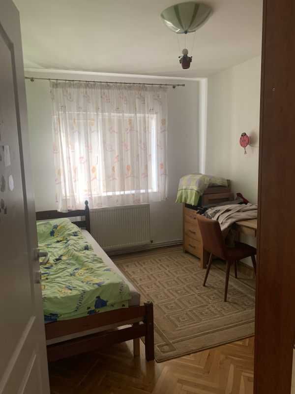 Dau in chirie apartament 4 camere Zorilor