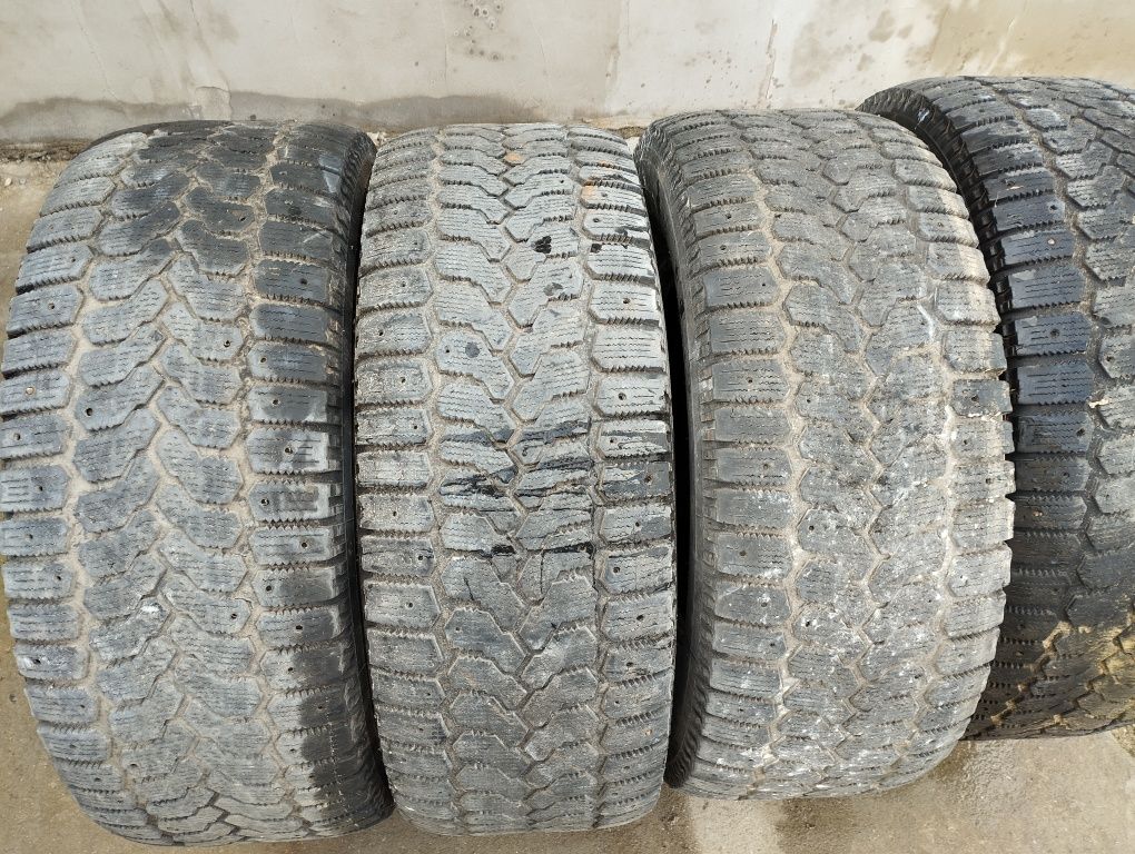 Продам шины 275/65R17