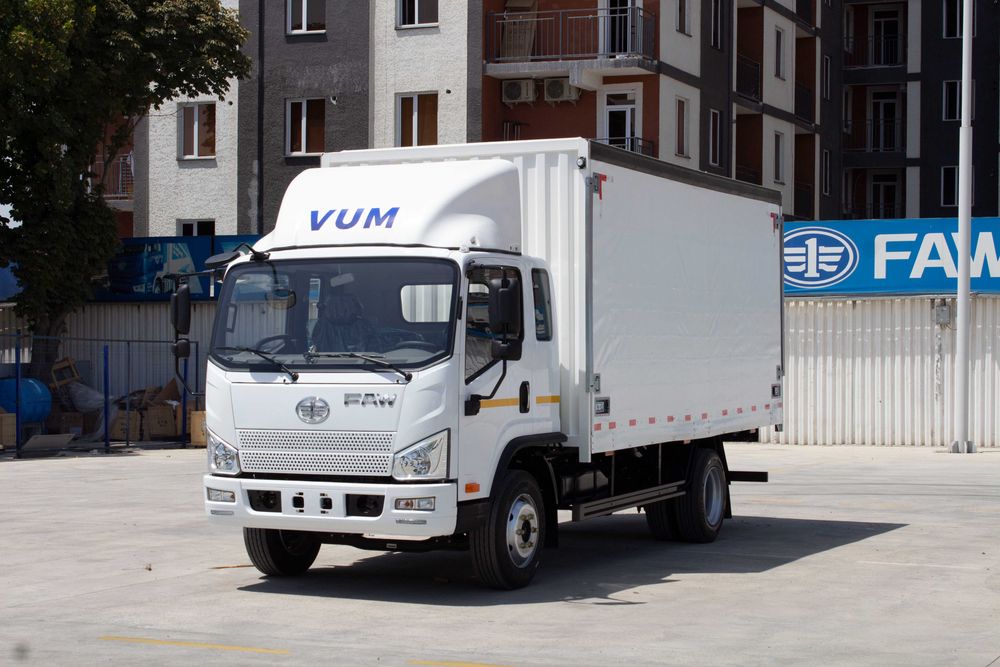 Сотувда мавжуд! Автофургон шторно-тентовый FAW Tiger V, (24,6м³)
